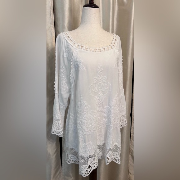 SPIAGGIA Dolce Luxury Embroidered 3/4 Bell Sleeve Wide Neck Crochet Trim Top - Picture 7 of 11